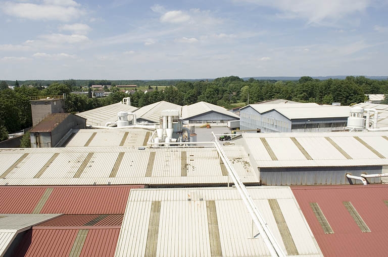 Toitures de l'usine de meubles, vers le nord-est.