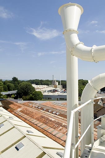 Partie sud de l'usine de meubles depuis un silo.