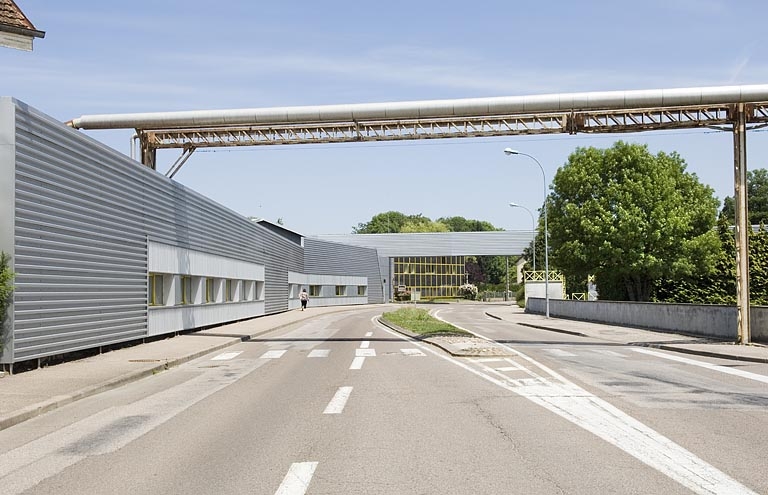 Vue de l'usine depuis l'avenue Jacques Parisot.