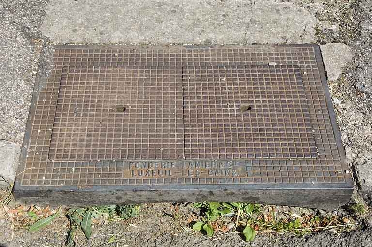 Plaque de voirie en fonte. (commune de Fougerolles).