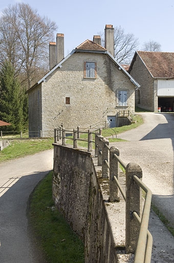 Logement ouvrier depuis la passerelle.