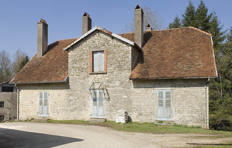 Façade sud du logement ouvrier.