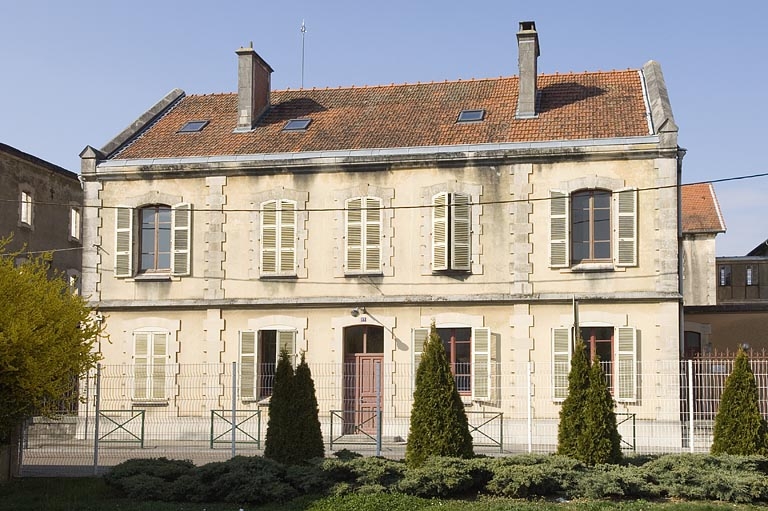 Bâtiment des bureaux. Façade antérieure.