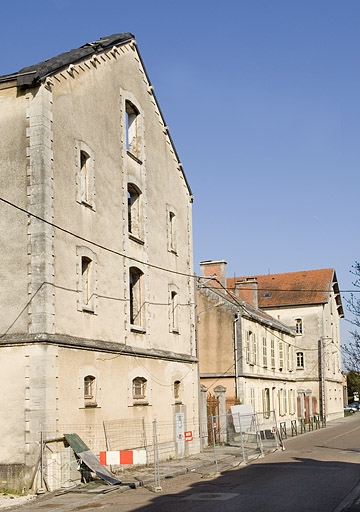 Vue de trois quarts gauche.