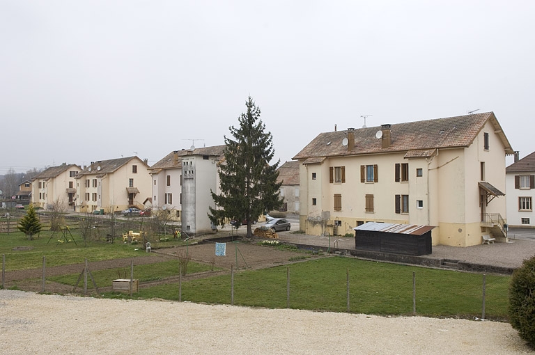 Vue d'ensemble de la cité ouvrière depuis le sud-est.