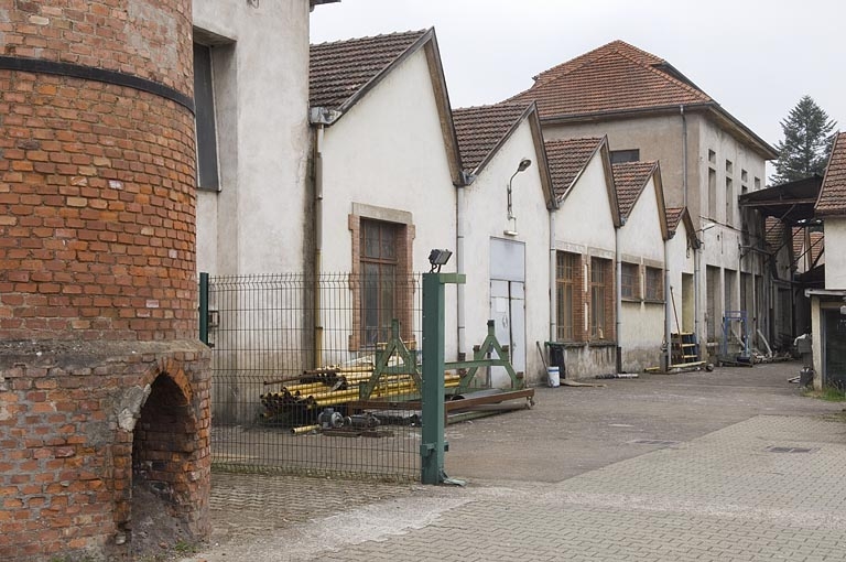 Pignons des sheds de l'atelier.