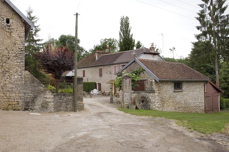 Vue d'ensemble depuis la rue.
