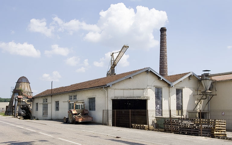 Atelier de fabrication (scie à ruban).