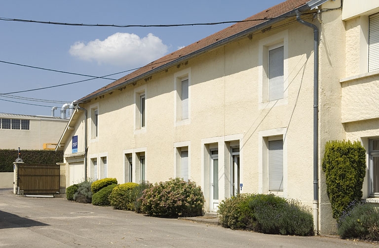 Façade ouest des logements.