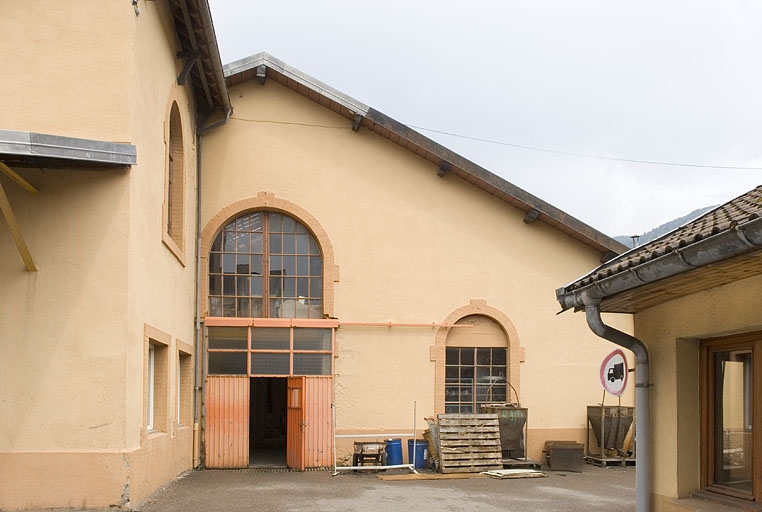 Pignon sud d'un atelier de fabrication.
