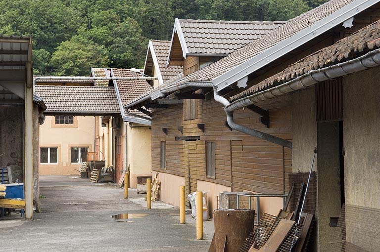 Ateliers de fonderie nord depuis la cour est.