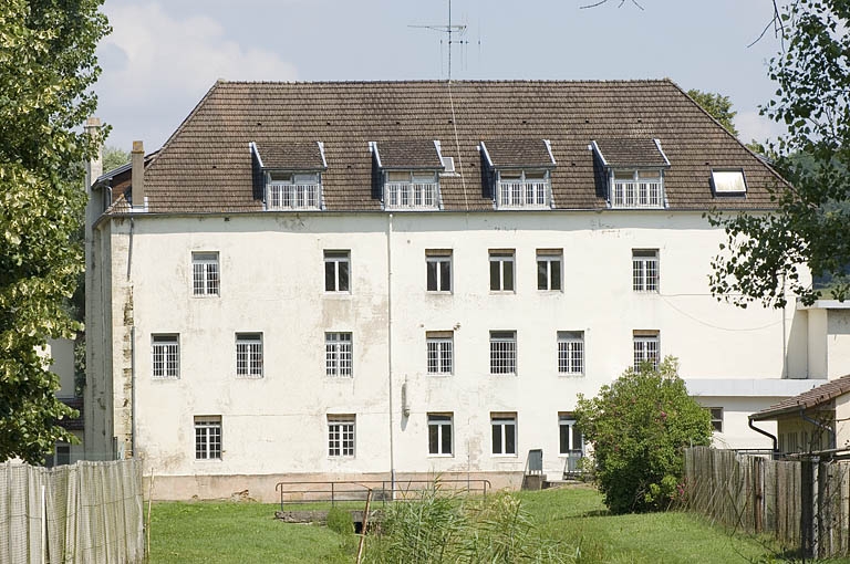 Façade postérieure depuis l'aval du bief.