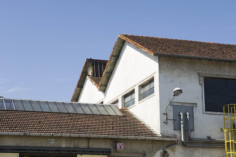 Toiture d'un magasin industriel.