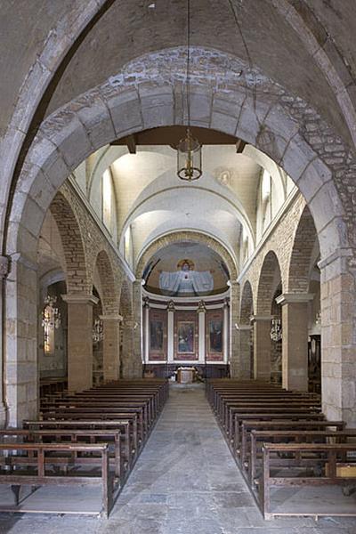 Intérieur : vue générale depuis l'entrée.