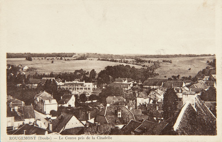 Rougemont (Doubs) - Le Centre pris de la Citadelle. S.d. [3e quart 20e siècle].
