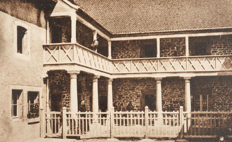 Maison d'Enfants de Rougemont (Doubs). Gentilhommière du XVe siècle-Appartement des Religieuses.