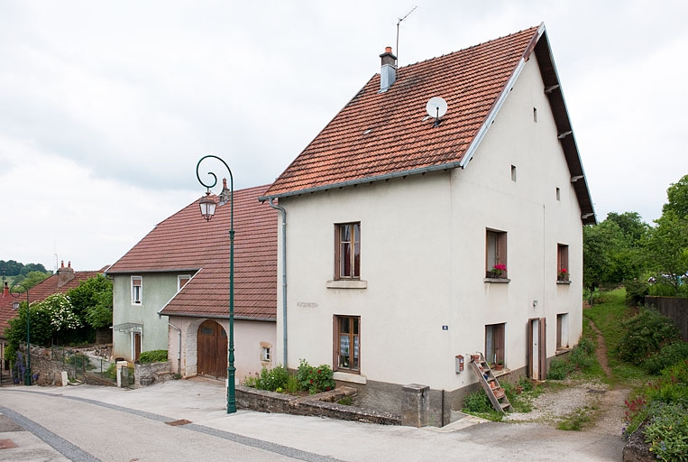 Maison et ferme aux 19 et 21 rue des Gratteris (2010 AK 55 et 58).