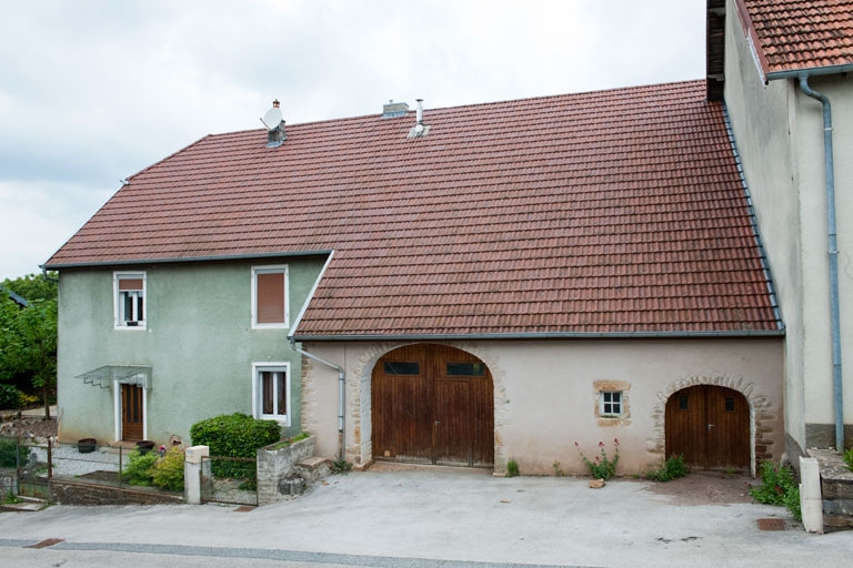 Ferme au 19 rue des Gratteris (2010 AK 55).