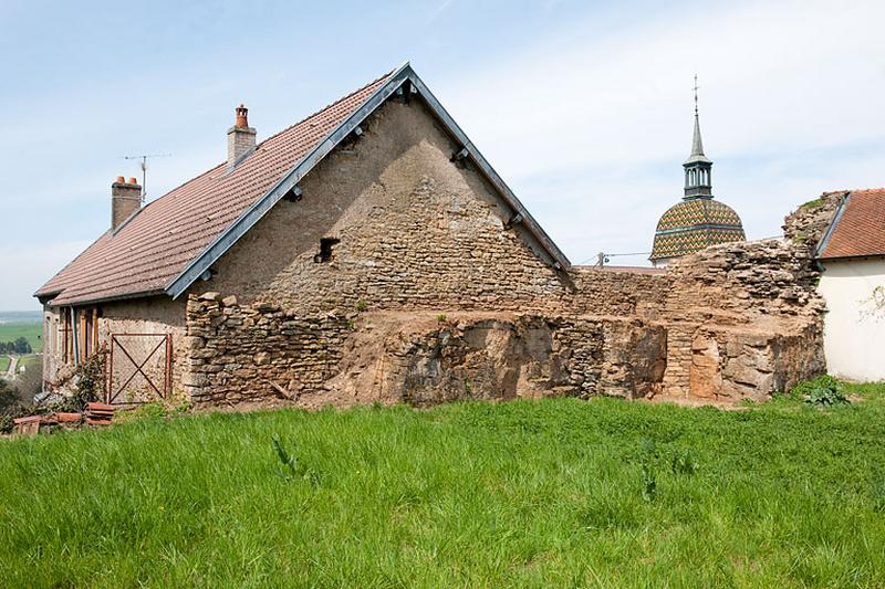Revers des vestiges d'une tour du château accolée à la 'maison d'autrefois', Quartier de la Citadelle.