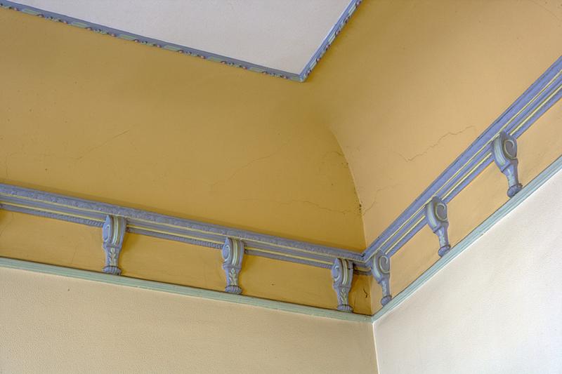 Intérieur, escalier : détail du plafond à voussures de la cage d'escalier.