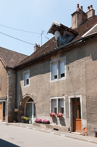 Ferme au 10 Grande Rue (2010 AL 46) : façade antérieure.