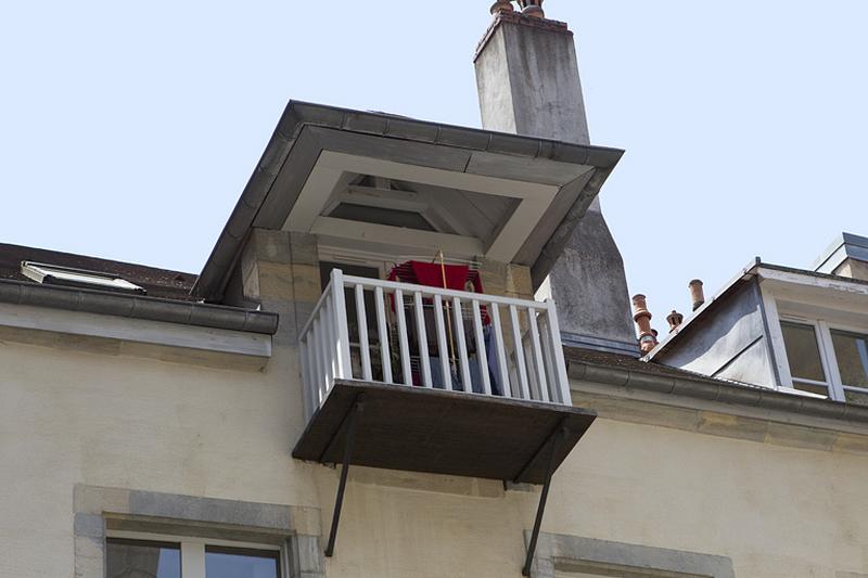 Logis secondaire au fond de la deuxième cour : détail de l'ancienne lucarne du grenier.