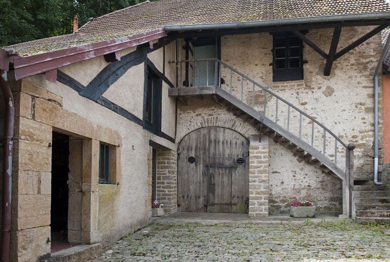Les communs depuis l'entrée.