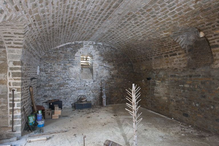 Une des caves des communs.