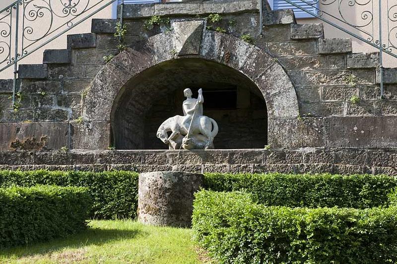 Statuette : saint Georges terrassant le dragon