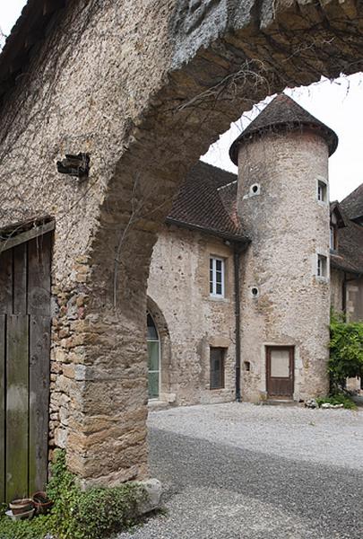 Vue de lhôtel de Choiseul (A) depuis l'ancienne ferme.