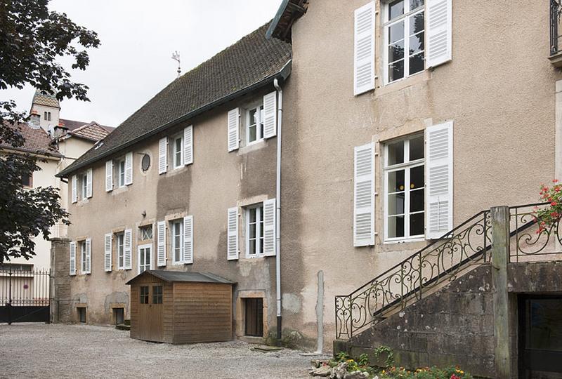 Revers des façades sur cour secondaire.