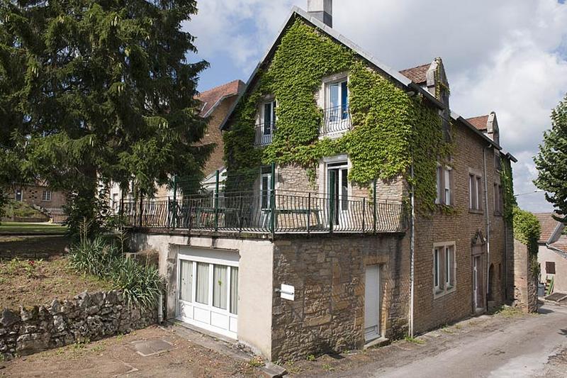 Bâtiment (A), vue de trois quart gauche.