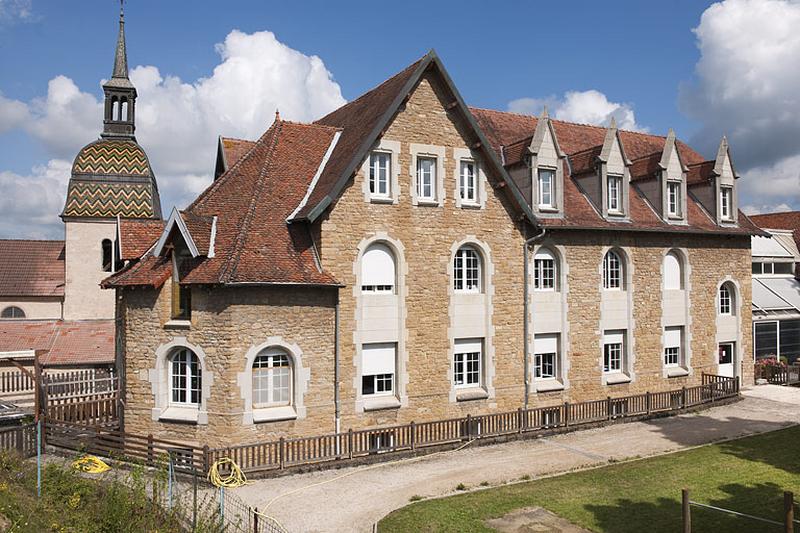 Bâtiment (G), façade postérieure, vue de trois quart gauche.