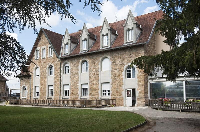 Bâtiment (G), façade postérieure, vue de trois quart droit.