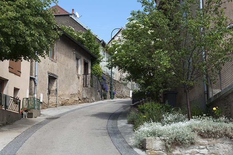 La rue des Gratteris (vers le n° 17).
