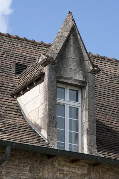 Bâtiment (C), côté jardin, détail d'une lucarne.