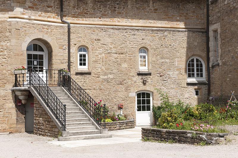 Bâtiment (C), escalier côté cour.