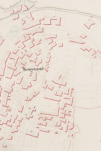 [Plan cadastral napoléonien de la commune de Rougemont. Section E du Village. Détail : partie centrale, cadrage vertical]. 1831.