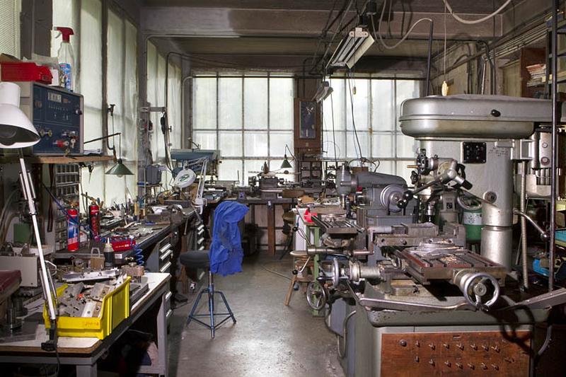 Intérieur de l'atelier de mécanique.