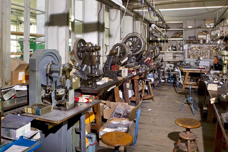 7 machines à estamper, découper, sertir, percer et marquer (presses à excentrique)
