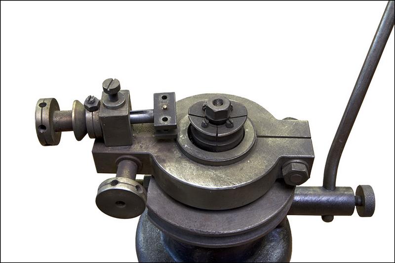Partie supérieure de la machine à ménisquer Cathenoz.