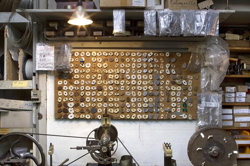 Le mobilier de l'usine de lunetterie Gouverneur-Audigier
