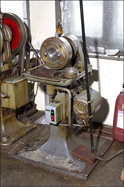 4 machines à rétreindre Précision et Chanay et Maitrot