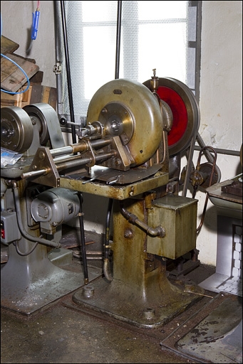 Usine Gouverneur-Audigier, Morez : machine à rétreindre Chanay et Maitrot.