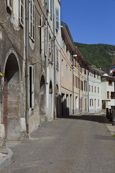 La rue Victor Hugo vers le n° 30.