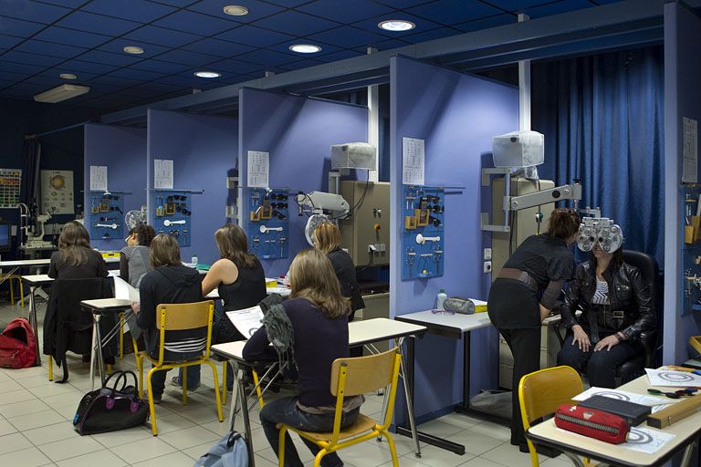Ecole professionnelle dite Ecole nationale d'Optique puis lycée polyvalent Victor Bérard, Morez : atelier de "prise de vue".