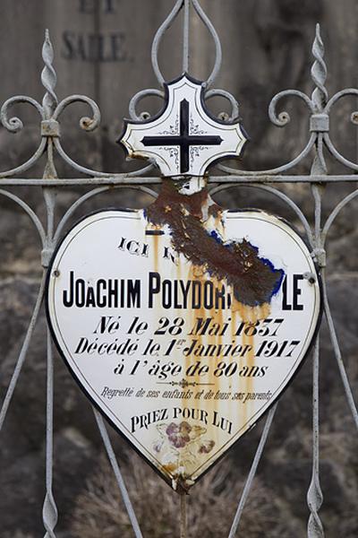 Plaque émaillée dite ' coeur de Morez '.