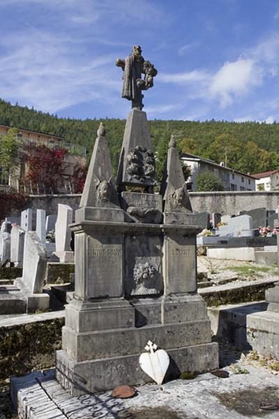 La stèle.