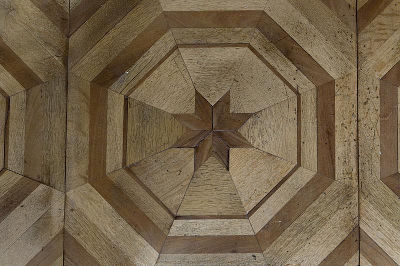 Grand salon : détail du parquet en marqueterie.