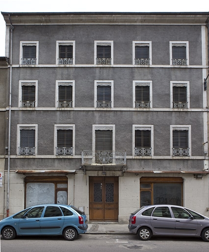 Immeuble, Morez (185 rue de la République et 6 rue Hyacinthe Caseaux) : façade antérieure (rue de la République).